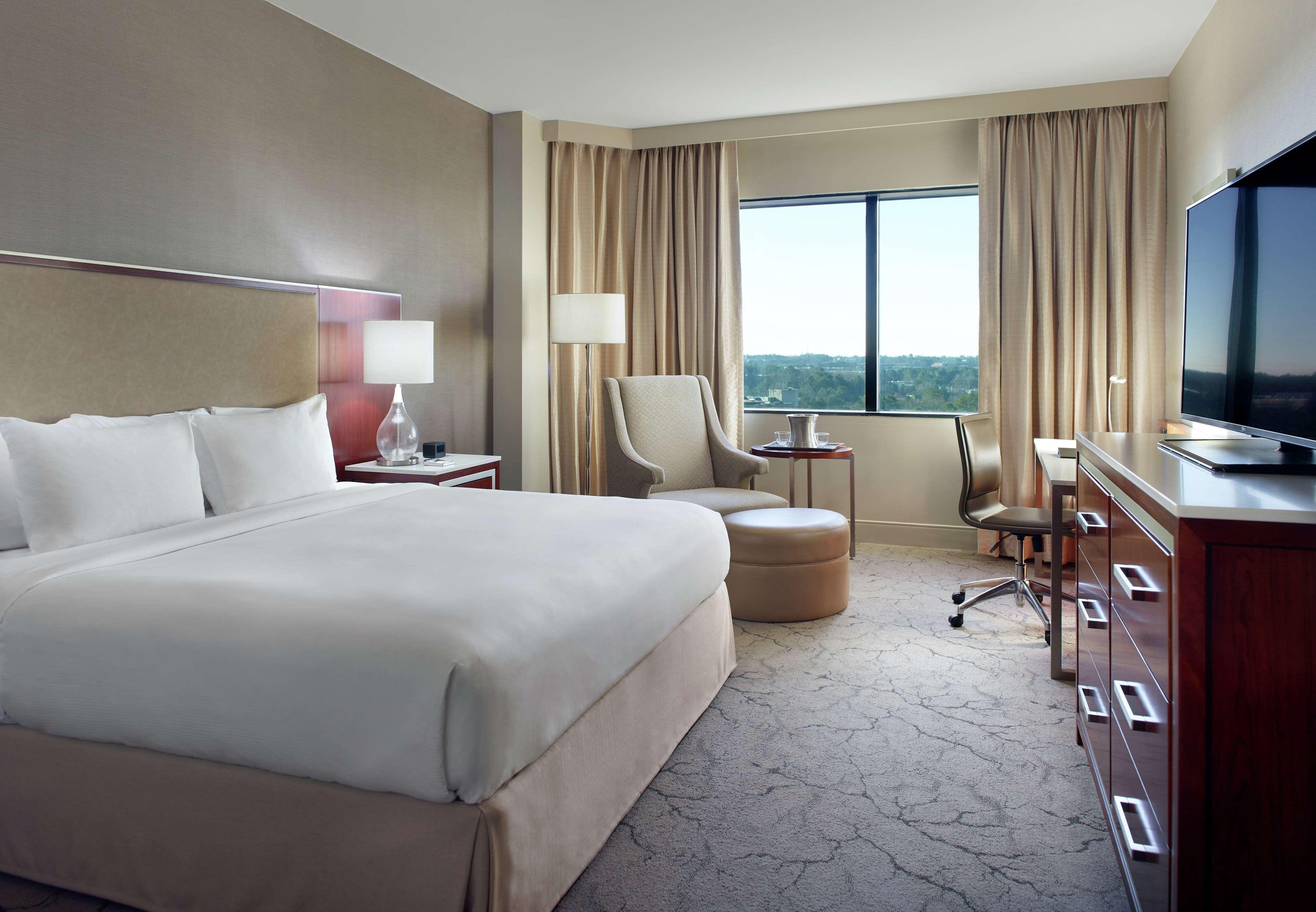 Hilton Atlanta Northeast Hotel Norcross Bagian luar foto