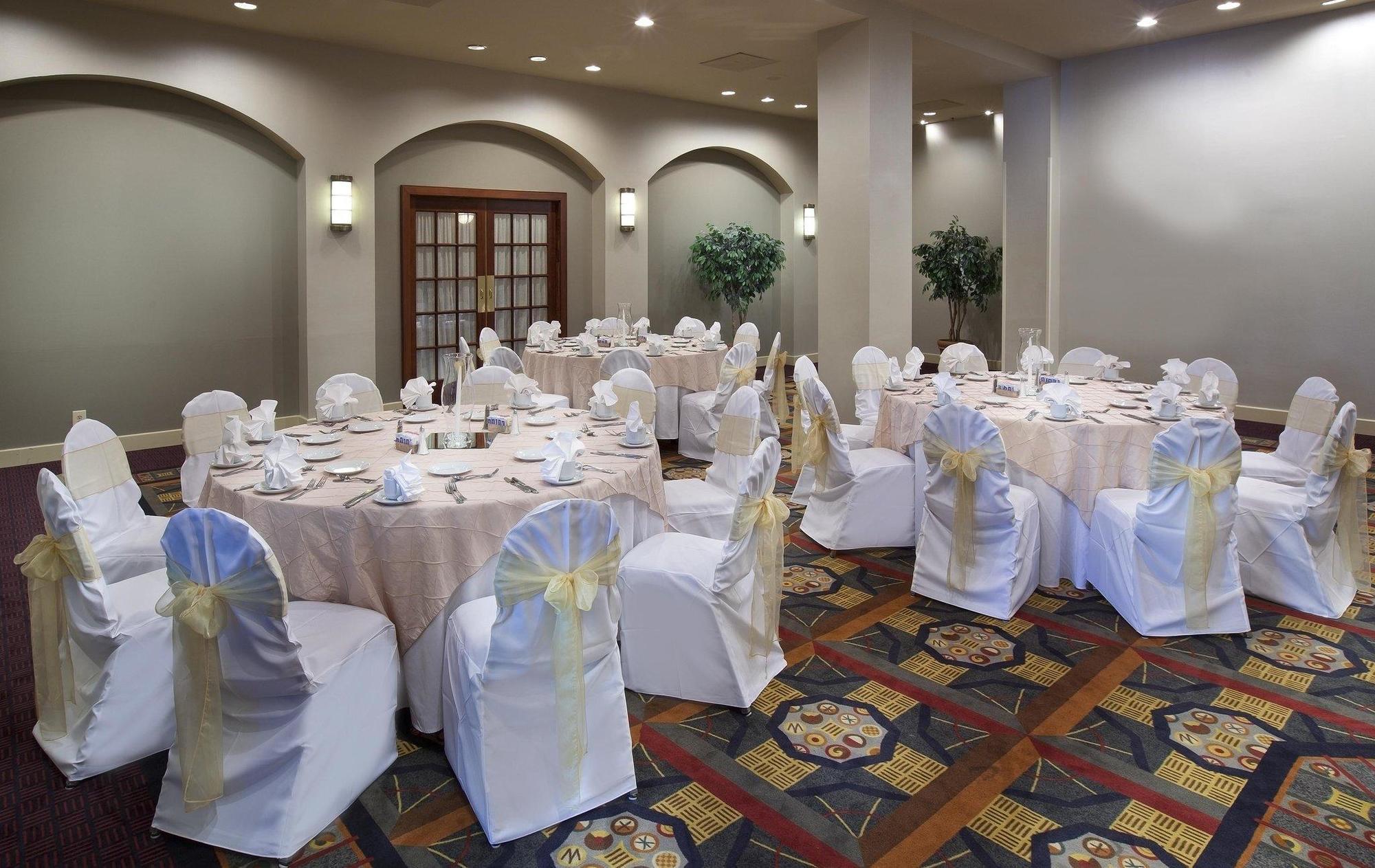 Hilton Atlanta Northeast Hotel Norcross Bagian luar foto