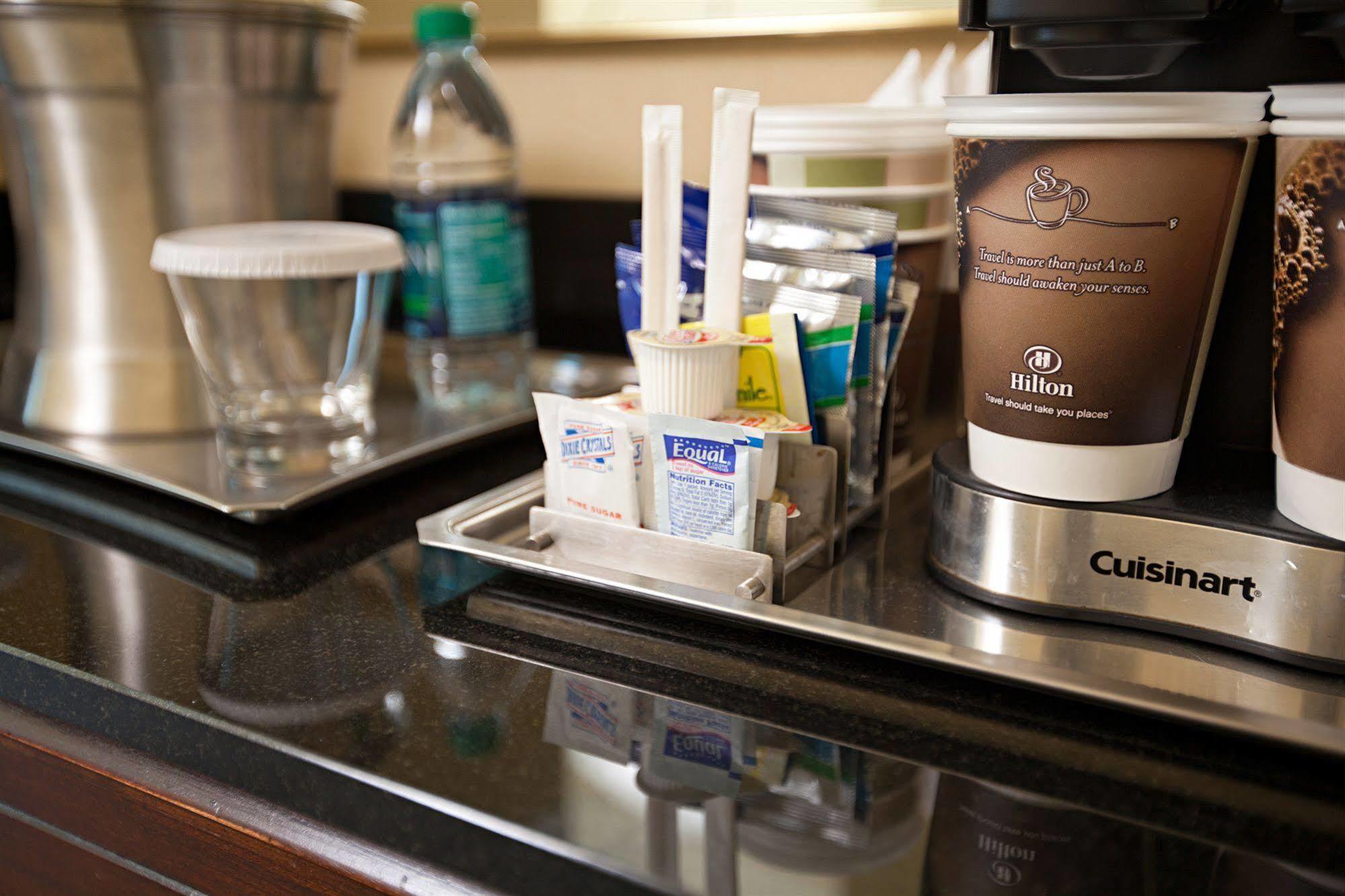 Hilton Atlanta Northeast Hotel Norcross Bagian luar foto